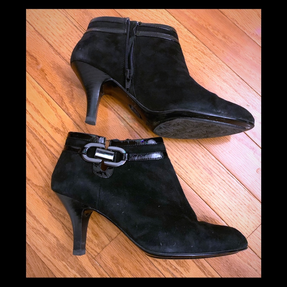 Sofft brand heeled suede ankle booties